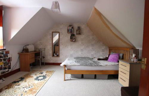 Serene Countryside Home with Manicured Gardens - Foto 22