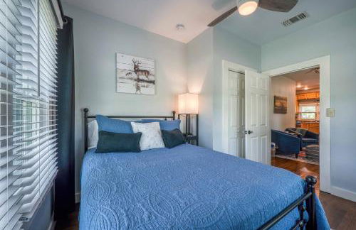 Bandera Bungalow - River, Downtown, Peaceful fenced corner lot! King bed! - Foto 24