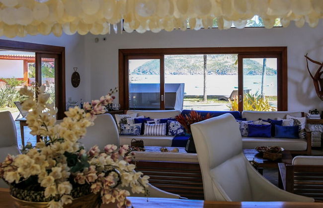 Mansão Exuberante Pé na Areia Ferradura - Photo 60