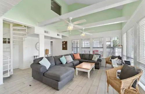 Texas vacation home with huge yard and pool, close to beach - Foto 19