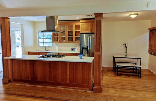 Entire House,Convinient location in Los Angeles , near Universal, Hollywood, Pets Friendly, Free WIFI - Foto 9