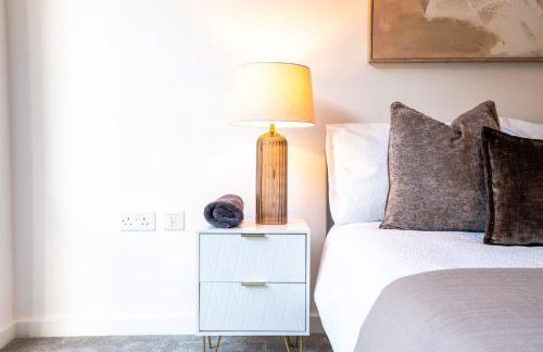 Central Wembley Stadium Luxe Stay with Pool Table - Foto 57