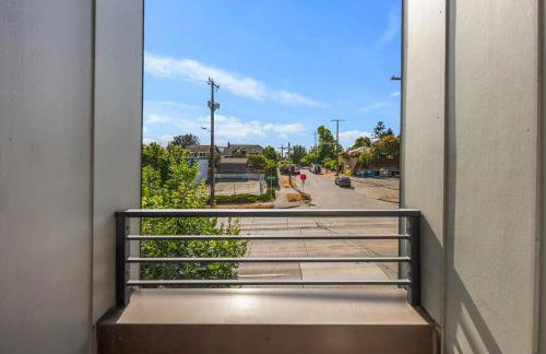 NEW! Central Ballard 3BR Townhome Fits 8 Free Parking AC Family Friendly - Foto 36