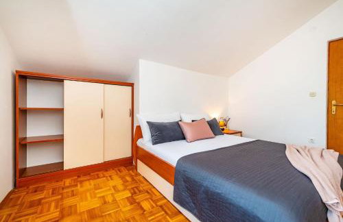 Merita Apartments with Pool - Photo 29