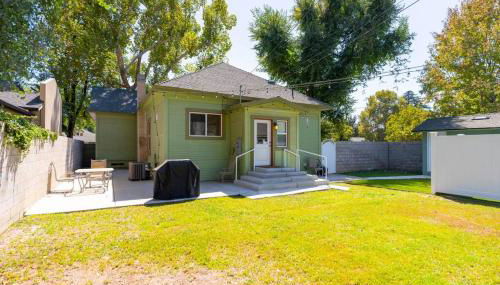 Downtown 3 bed newly renovated with amenities. - Photo 3