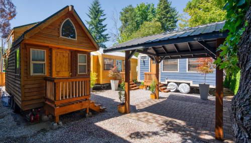 Stay Portland - Restored Farmhouse & Backyard Tiny House Village - Photo 3