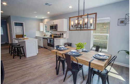 Charming 3br/1ba Close to Vibrant Downtown - Foto 12