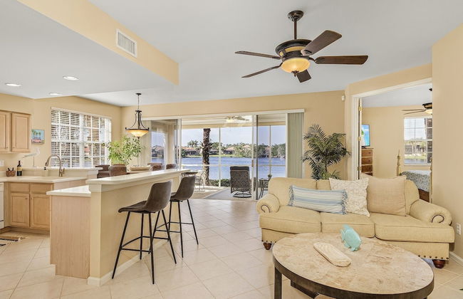 Crown Colony #101 - 16146 Mount Abbey Way 2 Bedroom Condo by RedAwning - Foto 10