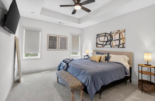 Plush & Roomy - Perfect for All Ages near KU & KC - Photo 19