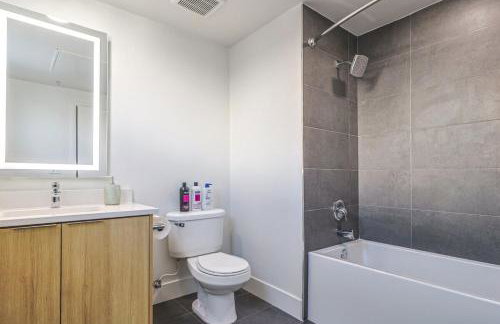 Spacious 2BDR in SM - 5 minutes walk to the beach! - Foto 17