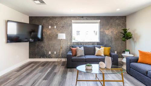 Modern 4BR Stay Premium Beds & Full Kitchen - Foto 3