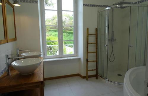 Villa in Primel with Sea View and Beach Access - Photo 34