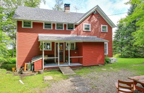 Authentic 1912 Adirondack Lake Camp with Fire Pit - Foto 26