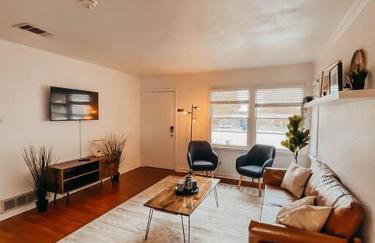 The Burrow-Cozy 3 BDRM HM - Free Parking - Foto 8