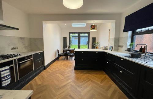 Cheerful 2 bed house on Causeway Coastal Route with parking - Foto 3