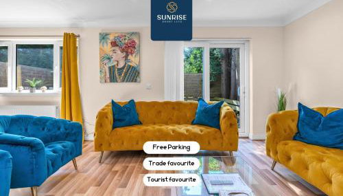 MUIRTON 1 - 4 Bed House, 4 Car Parking, 2 Baths, 5 Smart TVs, Fully Equipped, Large Dining and Living Space, Rear Garden, Free WiFi, by SUNRISE LONG LETS and SERVICED ACCOMMODATION DUNDEE - Foto 3
