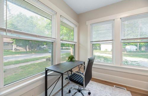 Beautiful 2 Bed 1 Bath home near College Hill - Photo 36