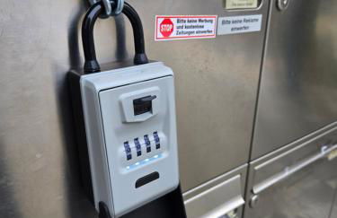 Bright by Trade Fair ICM 15 min direct to City Center 2-BedRoom full 2-BathRoom, free Parking, Balcony, Family and Business friendly - Foto 20