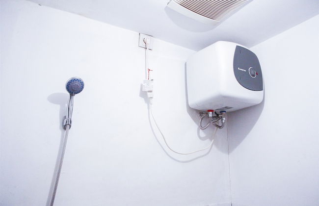 Pool View 2BR Mutiara Bekasi Apartment - Photo 28