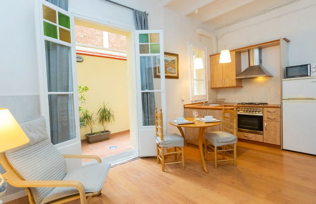 2 bedroom Apartment in Barcelona - Photo 1