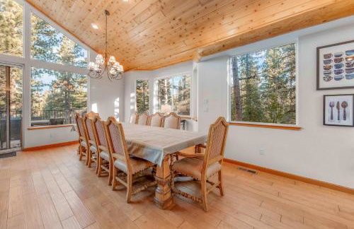 Fully Remodeled Tahoe Retreat with Game Room and Hot Tub - Foto 17