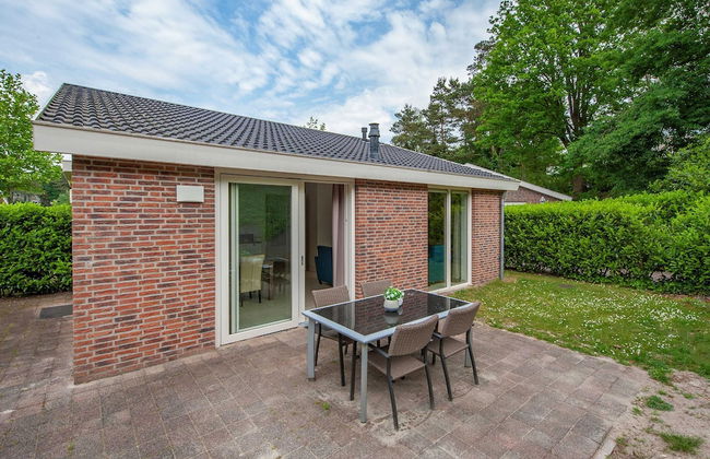 Modern Bungalow With Washer - Photo 26