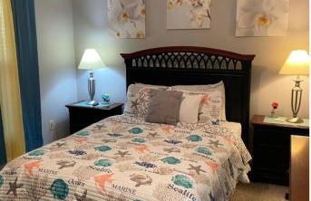 First Class Treatment Luxurious end unit Patio Pool Restaurant Bar on premises Steps away from Everything else! Spacious Condo Stocked with all You Need! - Foto 22