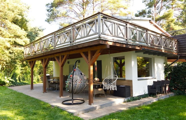 Holiday Home on the Lake Shore, Sauna, Jacuzzi - Foto 1