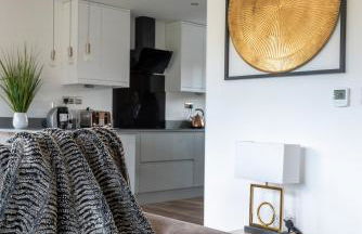 Luxurious 3 bedroom house now with FULL FIBRE INTERNET Shangri la in village of Alfrick with driveway parking for 3 cars in an area of outstanding natural beauty, superb walking,close to Worcester, Malvern showground, theatre, Malvern hills, dogs welcome - Photo 67