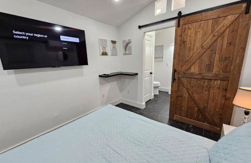 Comfy Tiny Home WP Large Private Deck Queen bed - Foto 8