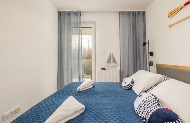 Coast Apartment With Balcony by Renters - Photo 2