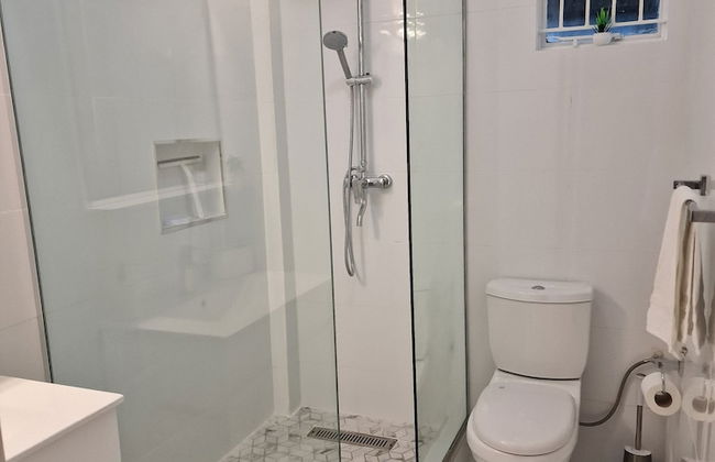 2 Bed parking gated modern - Photo 10