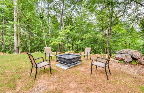 Luxurious Clarkesville Cabin with Decks and Fire Pit - Foto 34