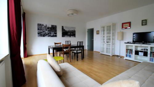 Luxury city apartment - view of river and castle - Foto 5