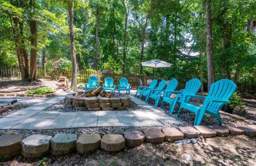 Kernersville King Beds Hot Tub Arcade Firepit - Photo 1