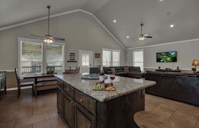 Let's Go Tubing! Awesome House-next to River! - Foto 24