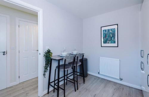 Liverpool-Halewood-Speke - NR Airport & JLR - Sleeps 8 - 5 Beds 1 sofabed 2 Bath Driveway Parking - Docks - Short 2 Long Stays - by Samina, ARZ Stays - Foto 32