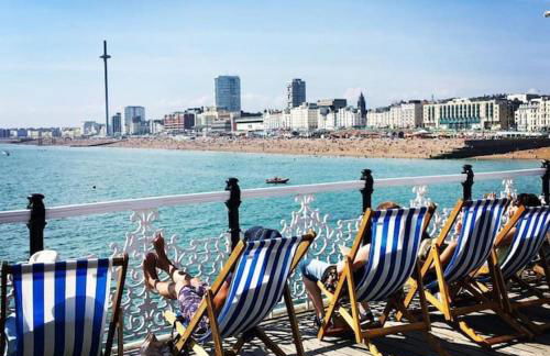 Flat1Hove- renovated, 2BR, patio, beach, free onsite parking - Foto 20