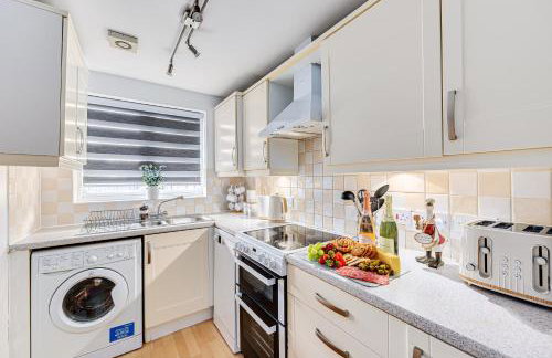 Hunsbury House - Excellent Location - Free Parking, Self-Check-In, SkyTV and Fast Wifi by Yoko Property - Foto 20