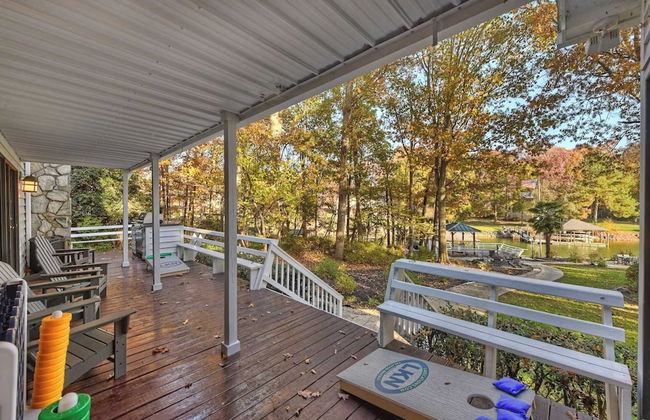 Lakefront Home Private Dock, Tiki Bar, Firepit Shore to Please by Avantstay - Foto 23