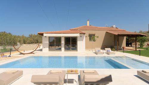 MaYa Villa, Heated Pool Estate near Rethymno and all amenities! - Foto 2, sunbed