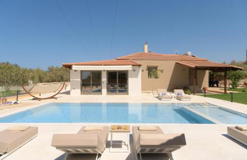 MaYa Villa, Heated Pool Estate near Rethymno and all amenities! - Foto 2