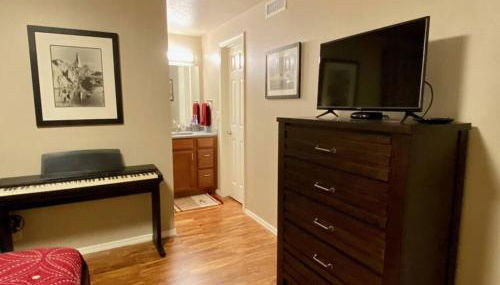 Hidden Gem in SE Boise with hot tub and wood burning fireplace - Foto 2