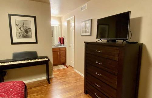 Hidden Gem in SE Boise with hot tub and wood burning fireplace - Foto 2