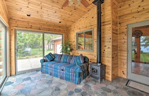 Spacious Lakefront Home with Patio and Boat Dock! - Foto 7