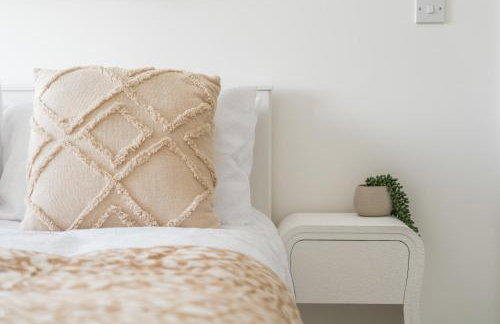 Luxury Penthouse Wembley Stadium Sleeps 10 and Parking - Foto 8