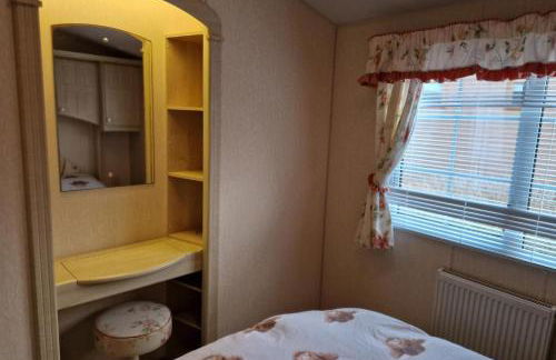 Caravan - Sleeps 4 - Pet Friendly - Parking - Foto 15