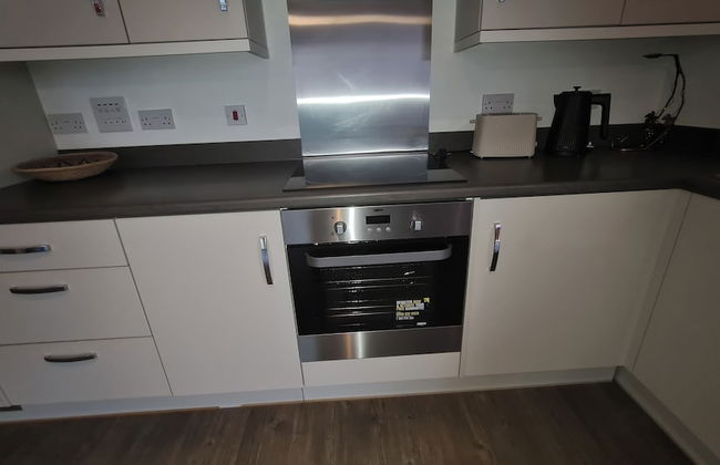 Barking 2 Bed Apt With Parking & Good Travel Links - Foto 11