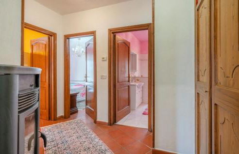 Awesome Home In Frazione Antognano - Foto 17