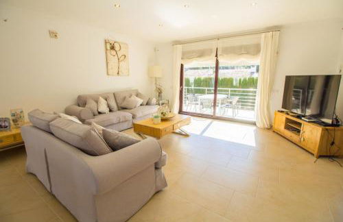 Soleado chalet con Piscina, WIFI y A/C - Photo 8